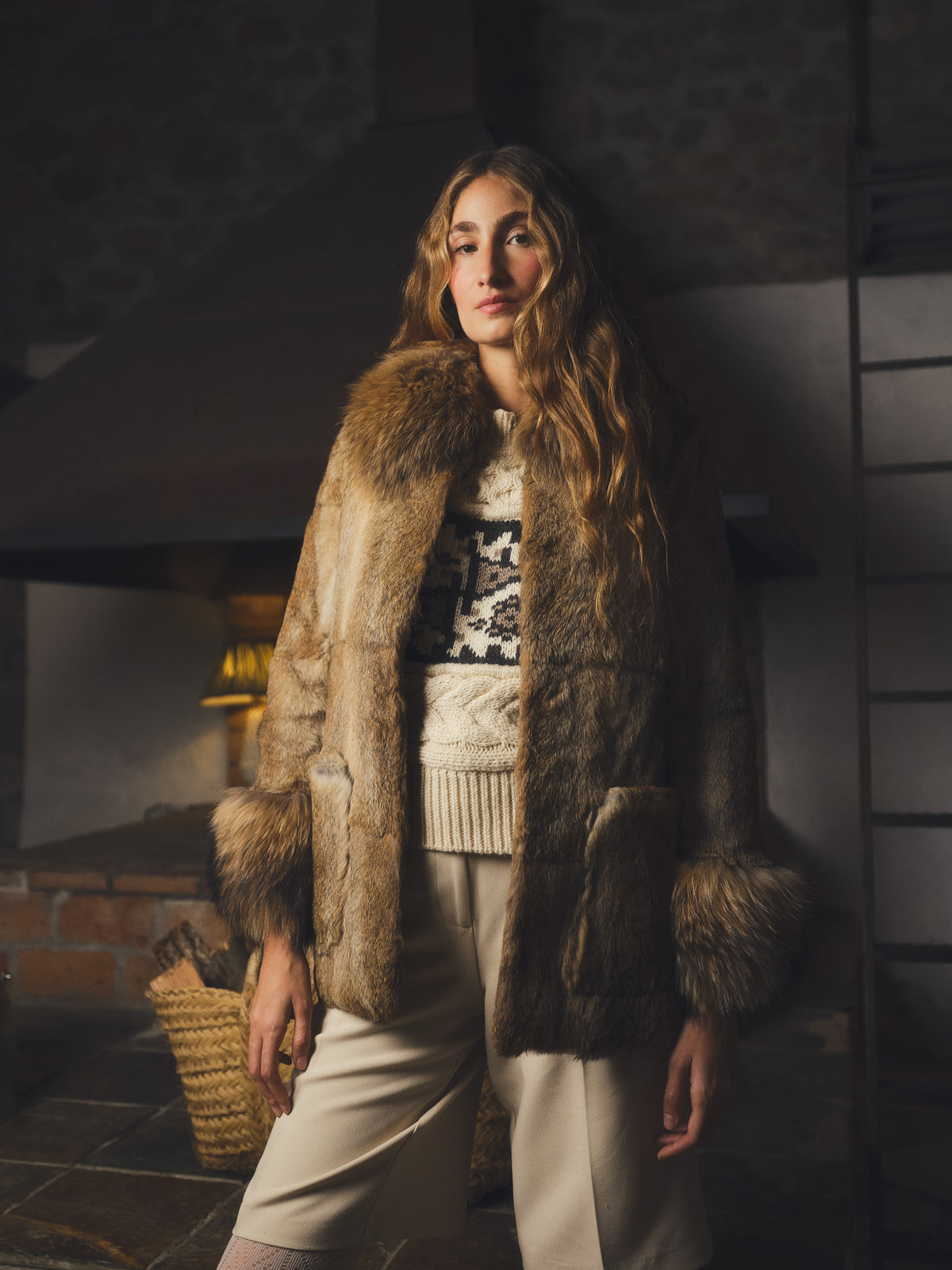 CHAMONIX chaquetón de conejo con cuello de raccoon