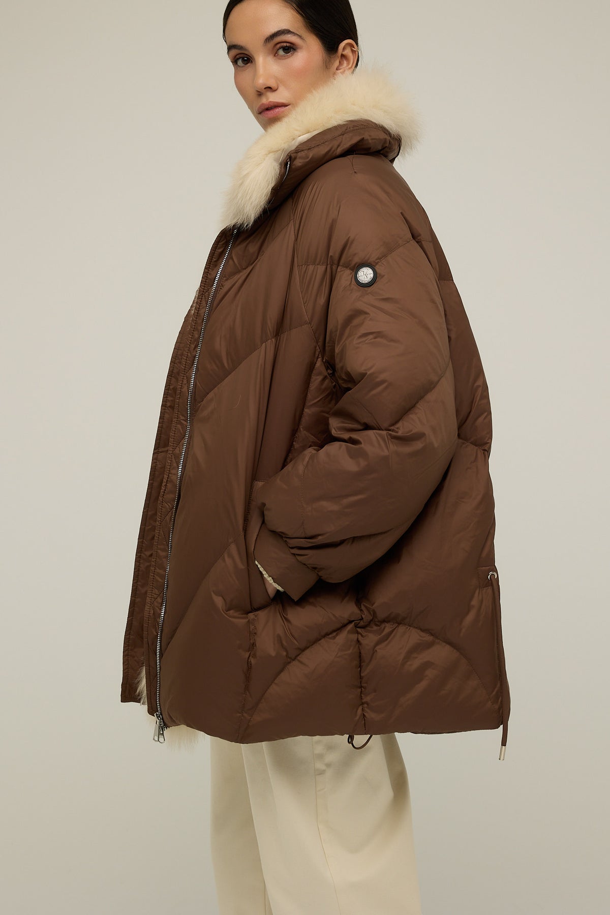 VERBIER plumífero oversized con cuello de pelo