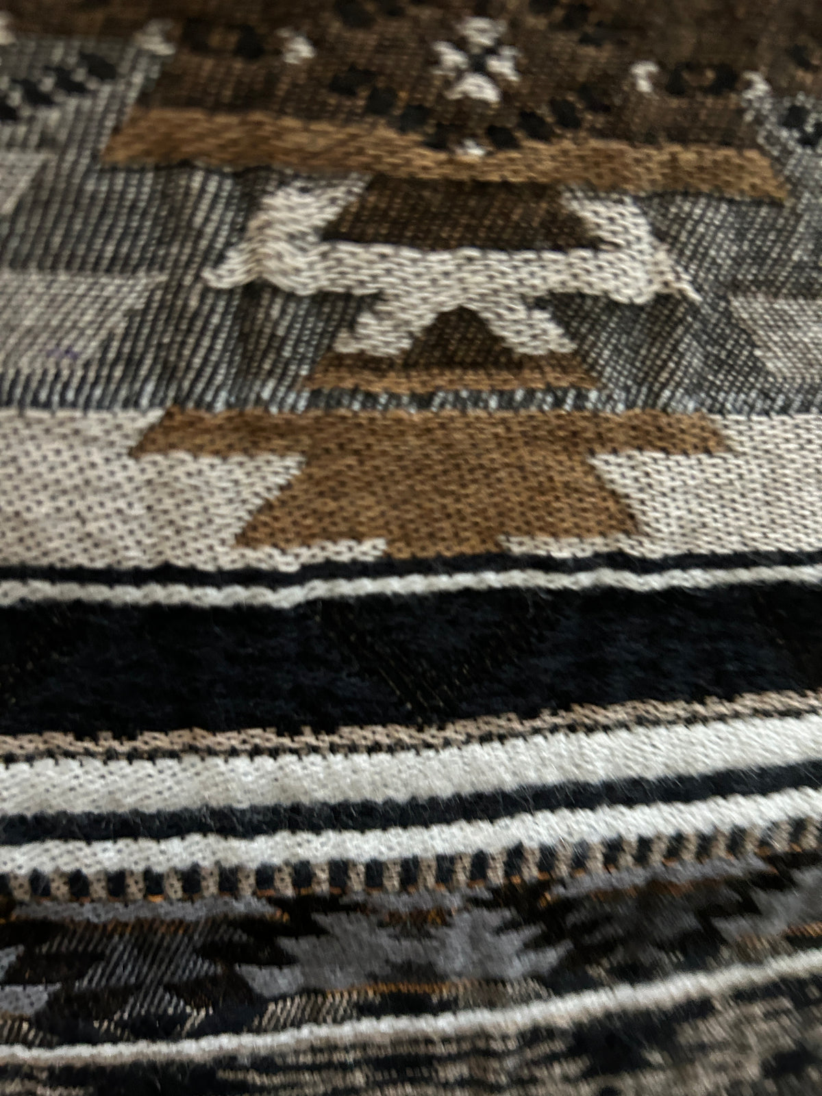 TOQUES MALVA chaleco étnico con raccoon