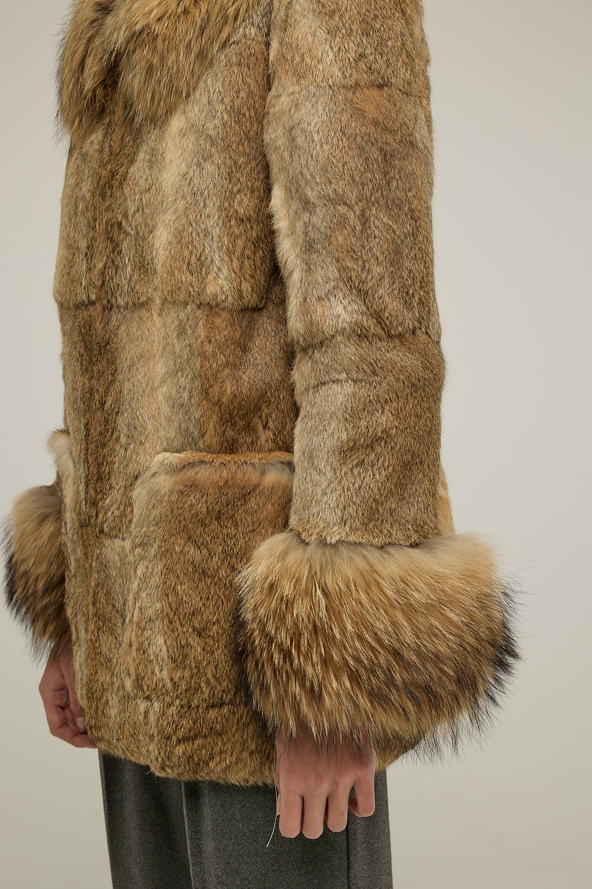 CHAMONIX chaquetón de conejo con cuello de raccoon