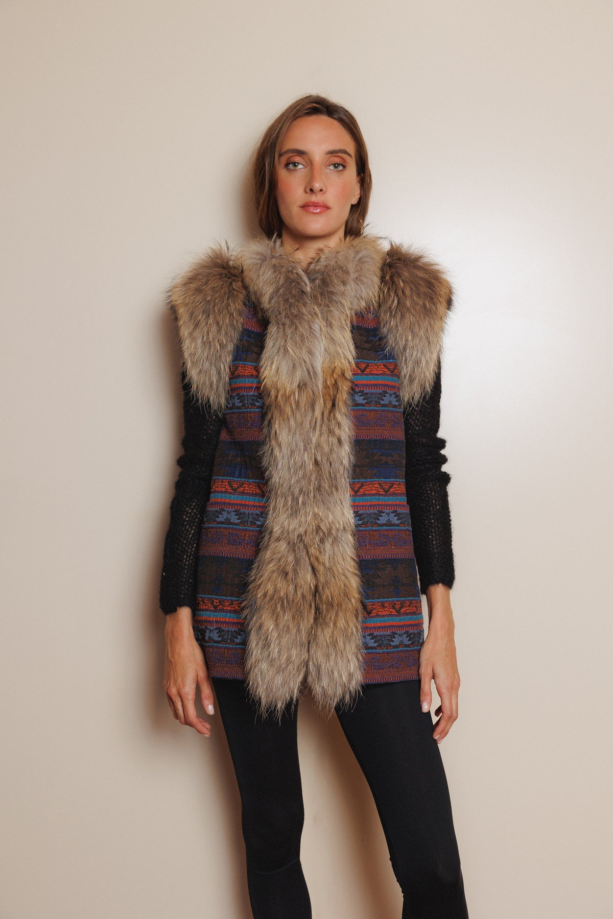 TOQUES MALVA chaleco étnico con raccoon