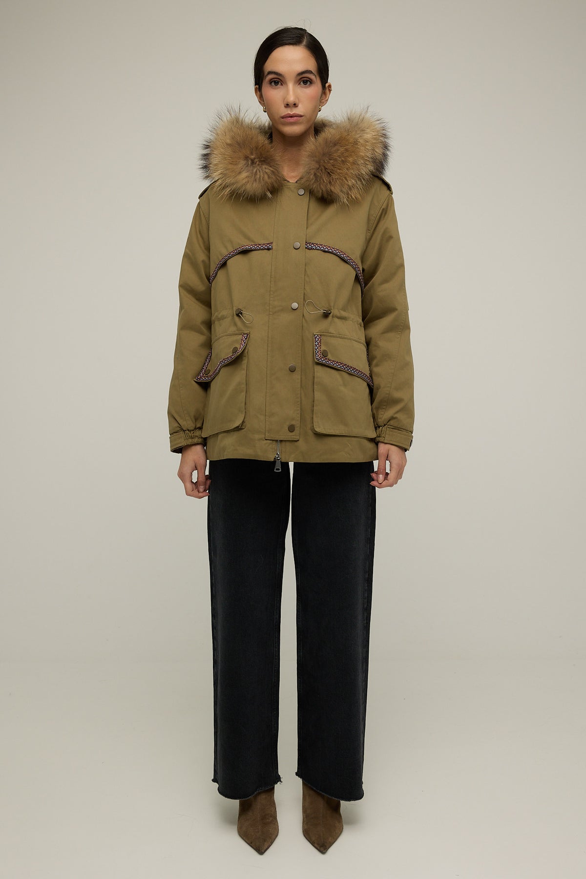 CRANS MONTANA parka militar con capucha de pelo