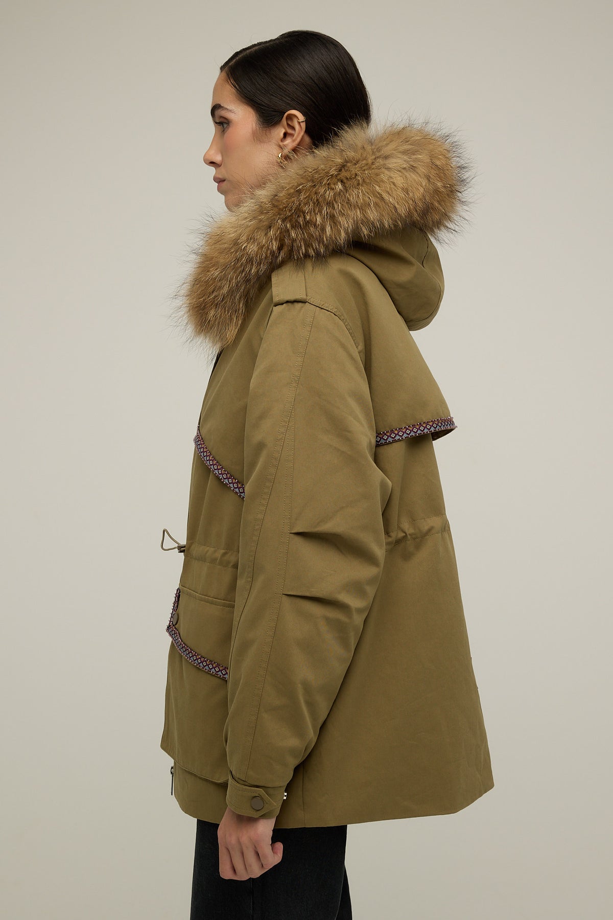 CRANS MONTANA parka militar con capucha de pelo