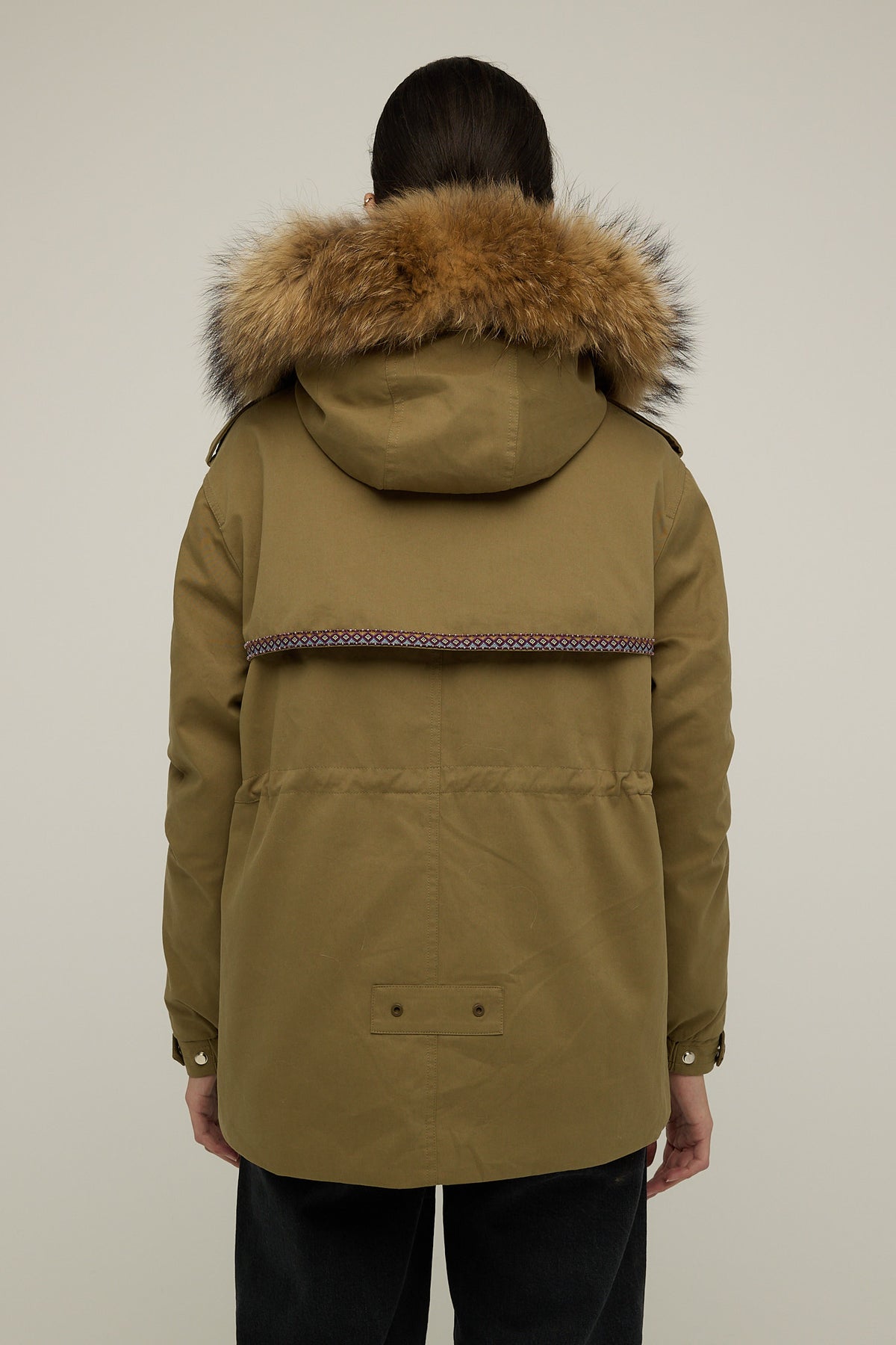 CRANS MONTANA parka militar con capucha de pelo